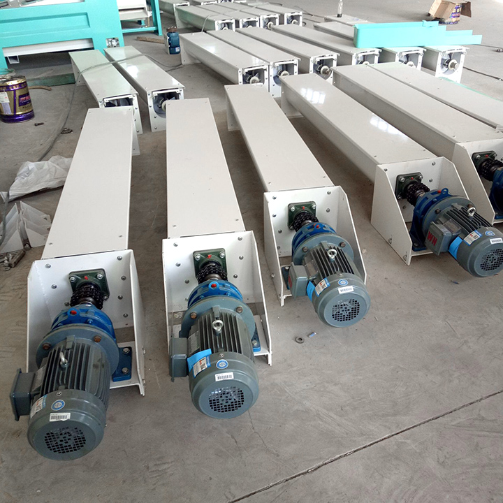 U型螺旋输送机的输送效率跟螺旋叶片的螺距、直径有关