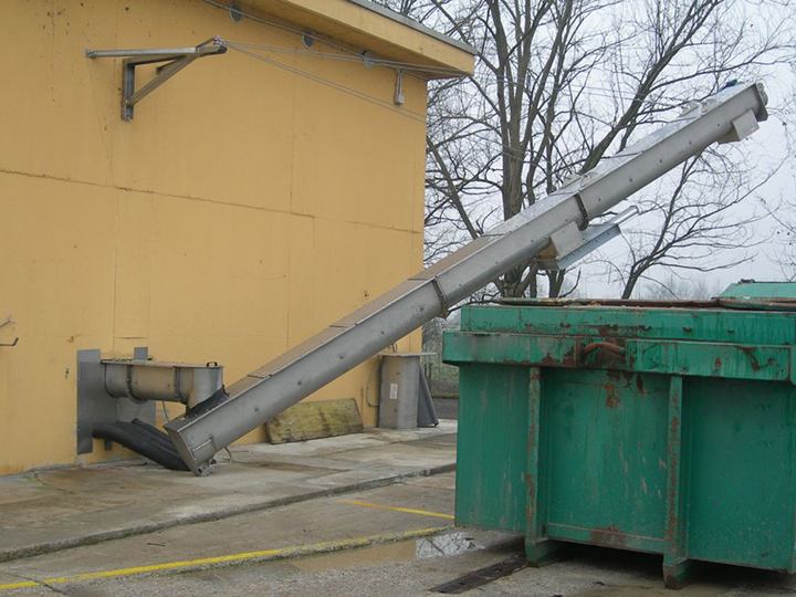 U型螺旋输送机的承压能力有限，不适合输长距离输送